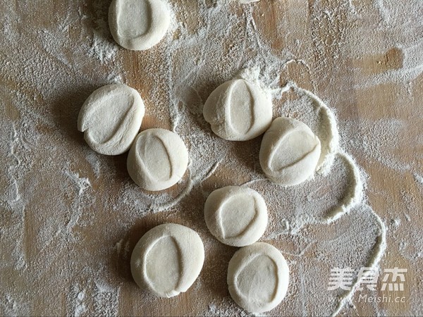 Steamed Dumplings with Shepherd's Purse and Vegetable Stuffing recipe