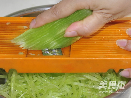 Refreshing Shredded Lettuce recipe