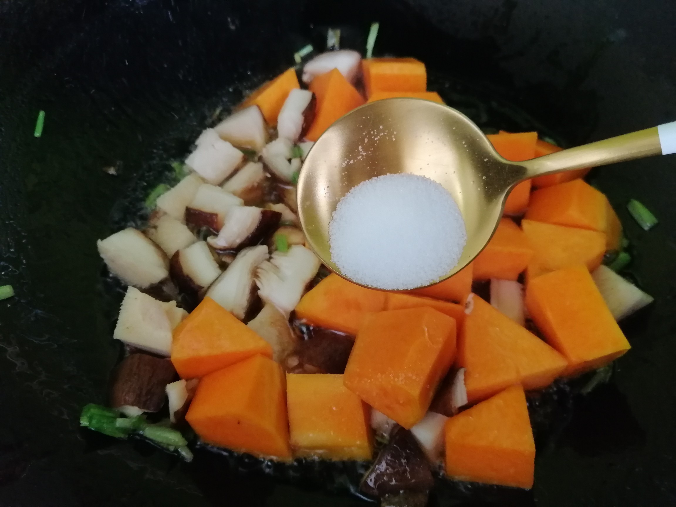 Pumpkin and Mushroom Braised Rice recipe