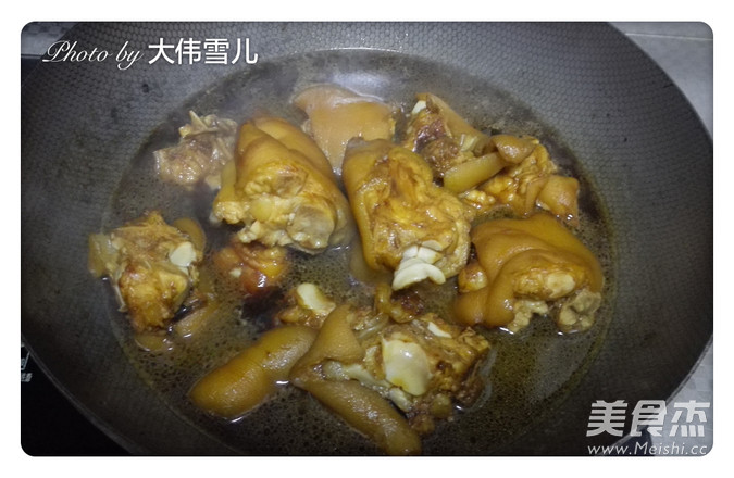 Xiaobai Version of Soy-flavored Pig Trotters recipe
