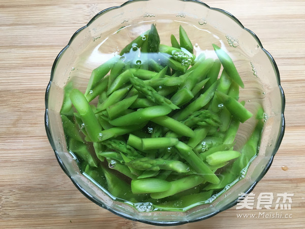 Asparagus Mixed with Cashew Nuts recipe