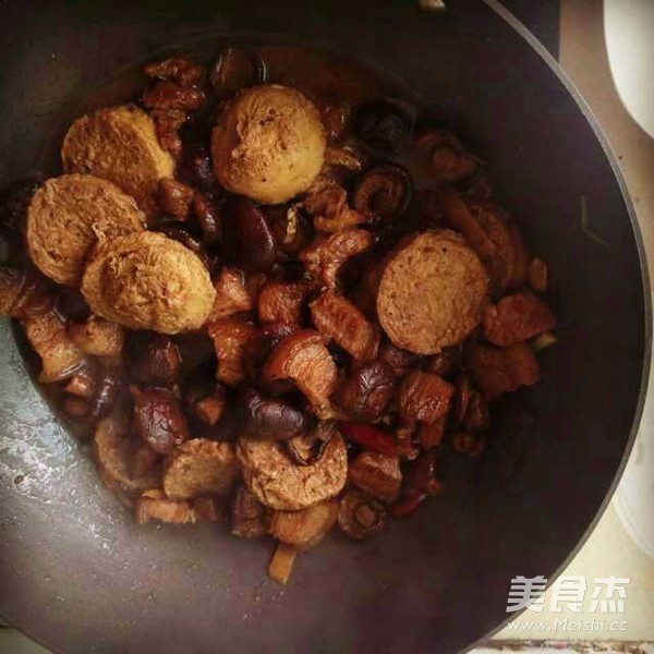 Braised Pork with Mushroom Vegetarian Chicken recipe