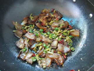 Stir-fried Pork Cheek with Pork recipe