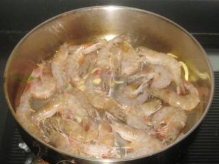 Stir-fried Prawns with Ginkgo Green Red Pepper recipe