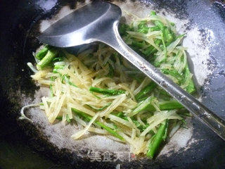 Stir-fried Shredded Potatoes with Asparagus Tips recipe