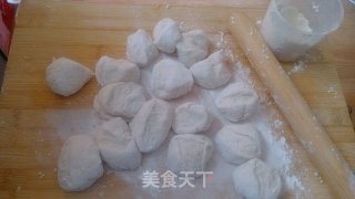 Another Delicious Steamed Bun-brown Sugar, Wolfberry, Red Dates, Rose Flower Bag recipe