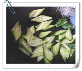 Scrambled Eggs with Tomato and Cucumber recipe