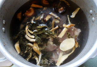 Dried Carrot Soup with Salted Pork Bone and Dried Vegetables recipe