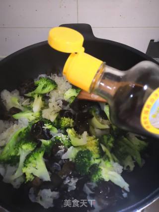 Stir-fried Double Ears with Broccoli recipe