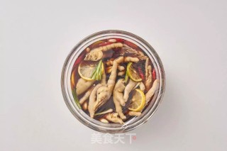 Lemon Scented Chicken Feet recipe