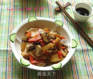 Stewed Bamboo Shoots with Tricholoma recipe