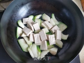 Loofah Stewed Tofu recipe