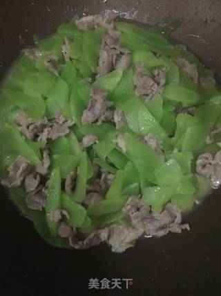 Stir-fried Pork with Lettuce recipe