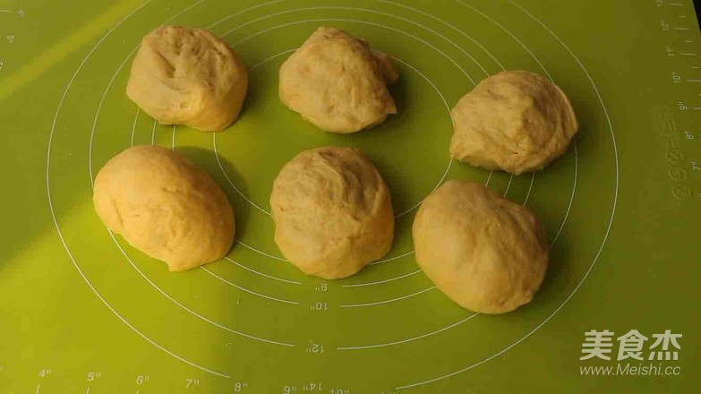 Golden Pumpkin Honey Bean Buns recipe