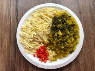 Stir-fried Sauerkraut with Winter Bamboo Shoots recipe