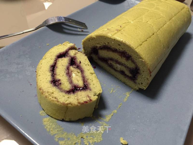 Matcha Blueberry Swiss Roll recipe