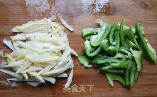 Stir-fried Beef with Bamboo Shoots and Green Peppers recipe