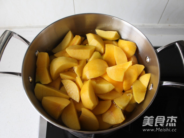 Homemade Canned Yellow Peaches recipe