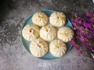 Spring Delicacy: Spicy Sophora Pork Bun recipe