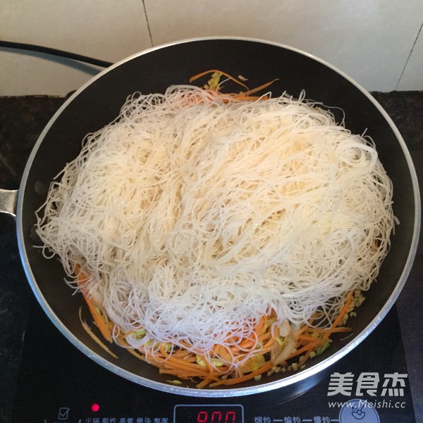 Stir-fried Rice Noodles with Vegetables recipe