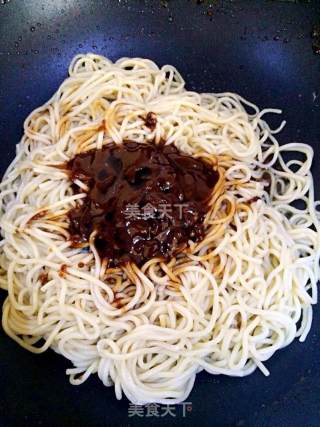 Hot Noodles with Sesame Paste recipe