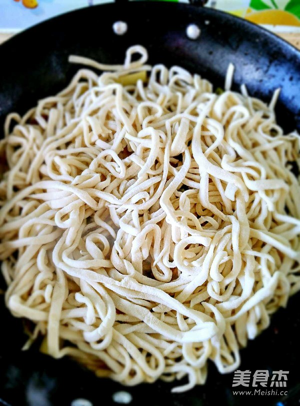 Braised Noodles with Chicken Drumsticks recipe