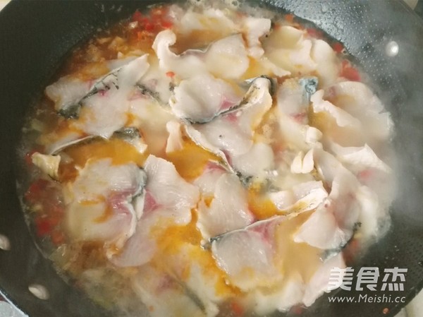 Poached Fish with Chopped Pepper recipe