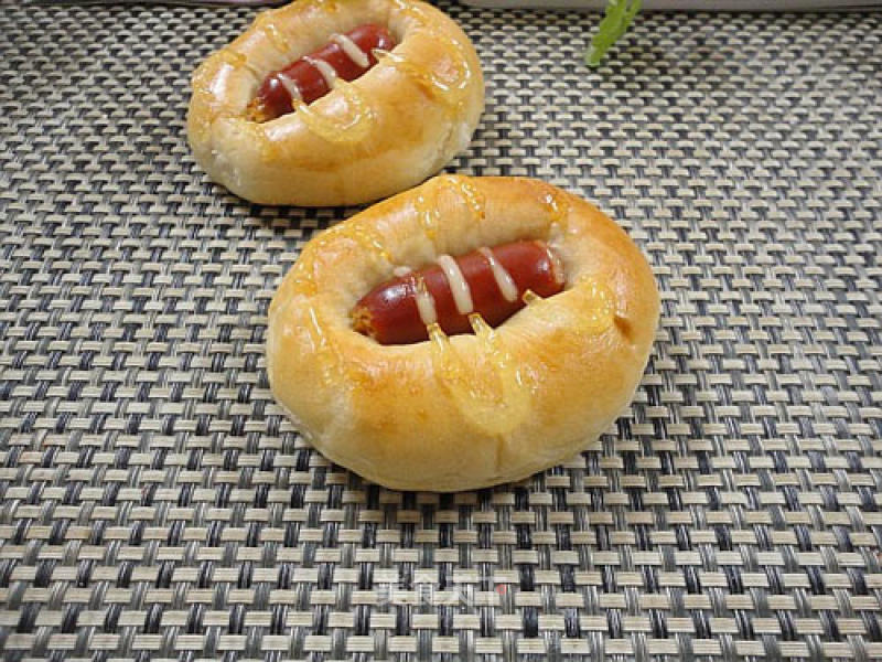 Salad Sauce Sausage Buns recipe