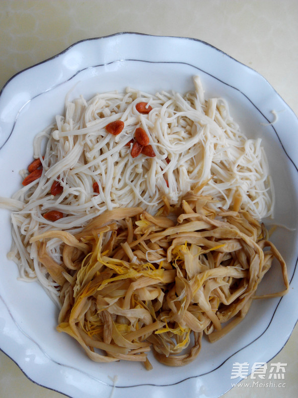 Enoki Mushroom Mixed with Day Lily recipe