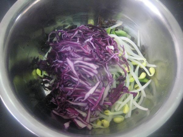 Colorful Shredded Walnut Salad recipe