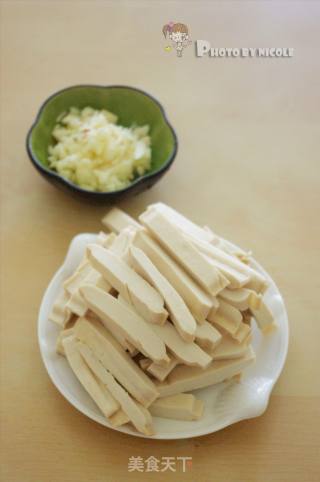 Vegetarian Food Can Also be So Wonderful-the Charming Two-color Steamed Bean Curd with Chopped Pepper recipe