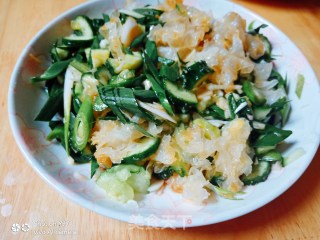 "lazy Meal" Garlic Sprouts Mixed with Cucumber recipe