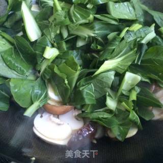 Stir-fried Vegetables with Mushrooms and Shiitake Mushrooms recipe