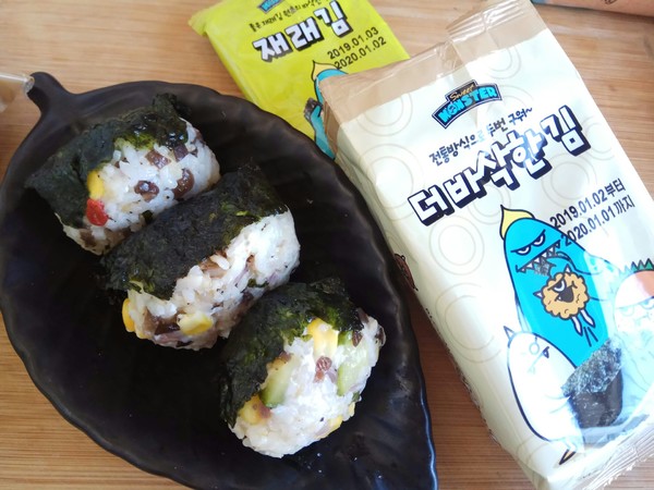 Seaweed Pork Floss Rice Ball recipe