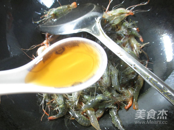 Stir-fried River Prawns with Cucumber recipe