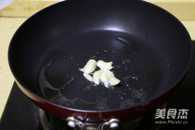 Stir-fried Chicken with Sauce recipe