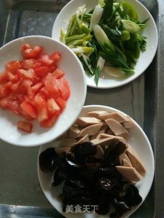 Stir-fried Cat Ears with Wood Ear Sausage recipe