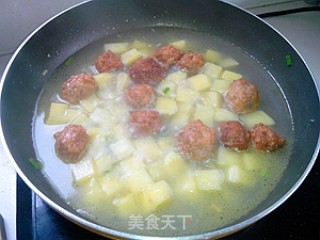 Pork Meatballs with Tomato Sauce and Potatoes recipe