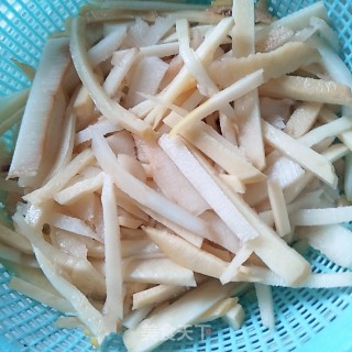 Stir-fried Spring Bamboo Shoots with Pickled Vegetables recipe