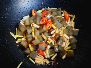 #团圆饭#garlic and Yellow Fried Jelly recipe