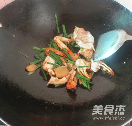 Cantonese Fried Crab with Ginger and Green Onion recipe