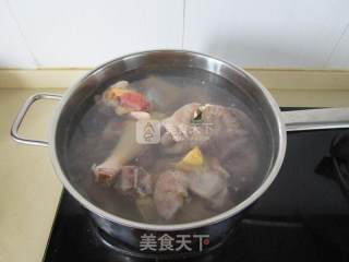 Pork Belly and Bamboo Shoots Stewed Chicken recipe