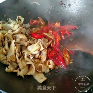 Stir-fried Belly Slices with Garlic Stalks recipe