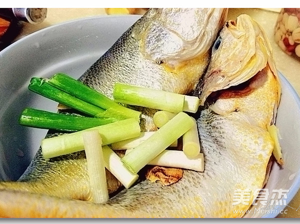 Dry Roasted Yellow Croaker recipe