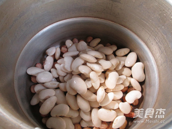 Peanuts and White Kidney Bean Sweet Soup recipe