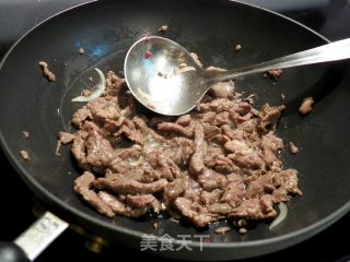 Fried Beef Tenderloin with Onions recipe