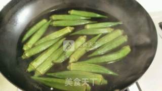 Stir-fried Okra with Pork Moo recipe