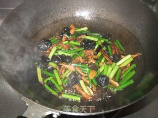 Stir-fried Shredded Pork with Garlic Moss recipe