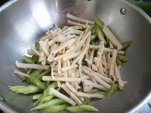 Stir-fried Celery with Bamboo Shoots recipe