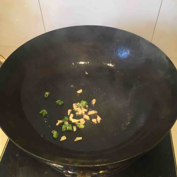 Stir-fried Pork with Peanut Sprouts recipe